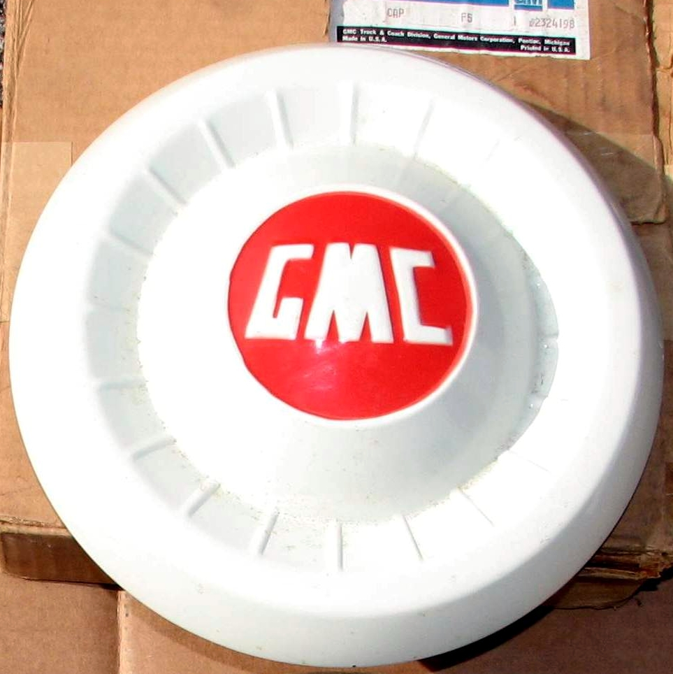 Hubcaps/1955-59_GMC_Painted_Hubcap.jpg