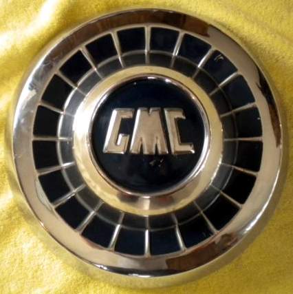 Hubcaps/1960-1961_GMC_Chrome_Hubcap.jpg