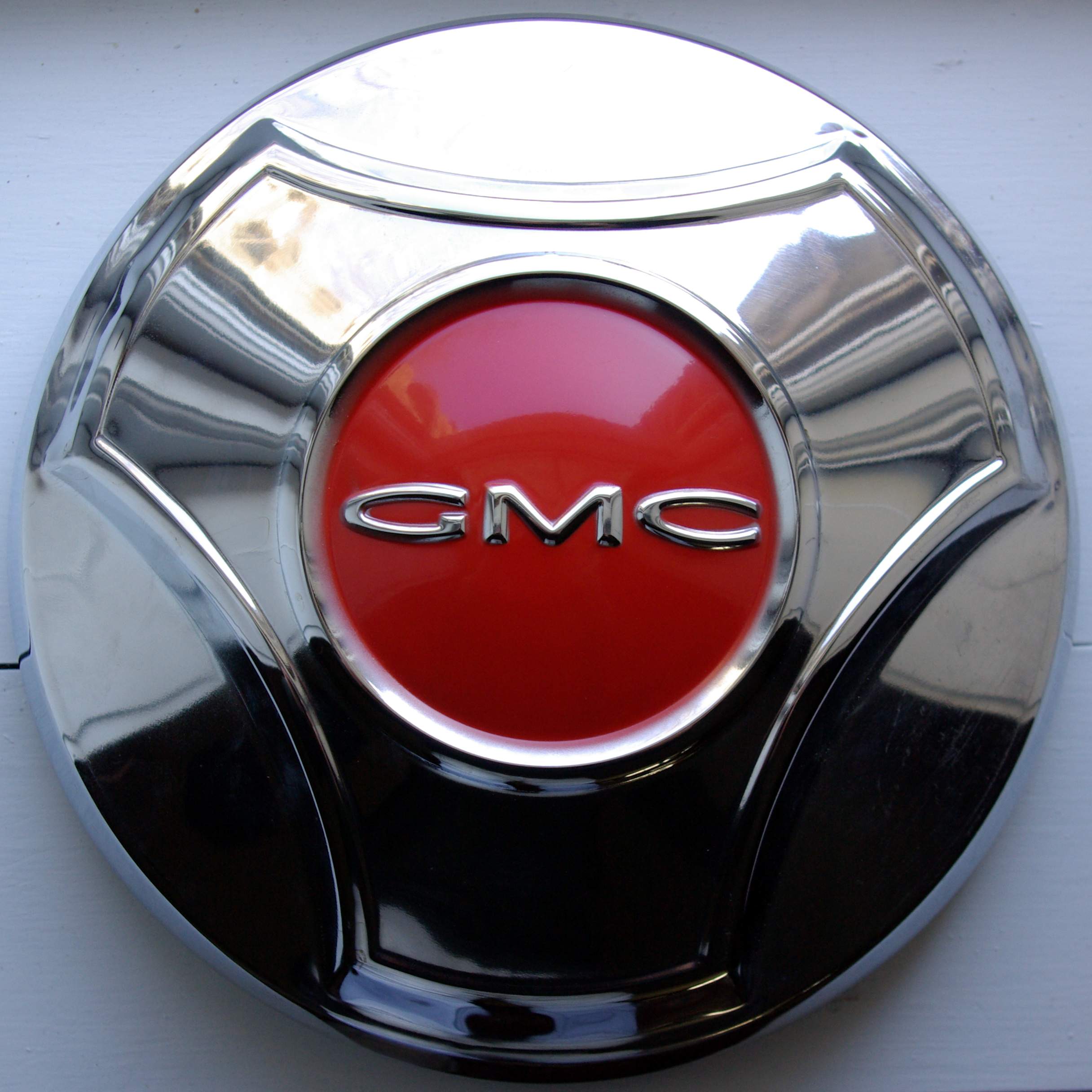 Hubcaps/1966_GMC_Chrome_Hubcap.jpg