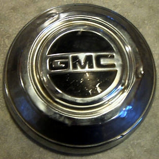 1967_GMC_Chrome_Hubcap.jpg