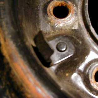Hubcaps/Hubcap_clip_example.jpg