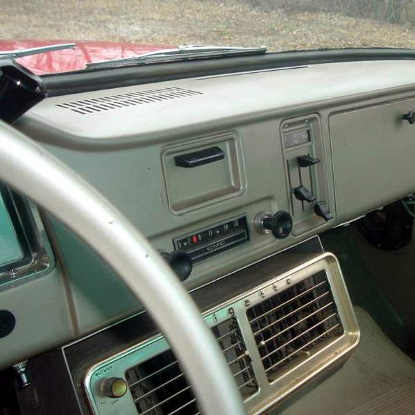 Radios/1964-1966_GMC_Dash_2a.JPG